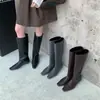 [] Botas de Cano Reto com Salto Baixo Estilosas de Design Europeu para Mulheres Nova Coleção Primavera/Outono Botas de Equitação Acima do Joelho Retro