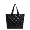 Bolso de Mano Popular Bordado Acolchado de Algodón de Este Año 2025 Invierno Nuevo Versátil Ins Bolso Tote de Hombro Único