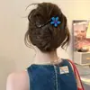 Pasador de clip retorcido con flor azul para mujer, estilo de alta gama, nuevo accesorio para el cabello 2026 para la parte posterior de la cabeza