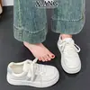 Sapatos Brancos com Cadarço, Bico Redondo, Couro Bovino de Primeira Camada, Outono 2026, Novos Sapatos Versáteis, Sapatos Femininos, Tênis Casuais Esportivos, Sapatos de Skate