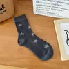 Calcetines Zhuji estrella de cinco puntas calcetines de otoño e invierno para mujer calcetines de tubo medio tendencia coreana diseño de moda sentido de la personalidad calcetines de montón