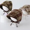 Gorro de estilo coreano para bebés y niños pequeños, sombrero moderno y versátil que cubre las orejas, nuevo sombrero retro de cuadros grandes para otoño/invierno para bebés