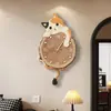 Reloj de pared moderno minimalista de gato para sala de estar, nuevo reloj creativo 2025 montado en la pared con un toque artístico de alta gama