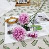 Decoración para sala de estar, fragancia oscura dalihua de 3 cabezas, crisantemo de bola pequeña, fondo principal de salón de bodas, área de bienvenida, arreglo floral