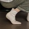 Botas curtas em couro legítimo para afinar, tamanhos 34-42, comércio exterior transfronteiriço, bico quadrado plissado, salto grosso, botas Martin pretas, botas de moda outono e inverno