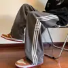 Pantalones de chándal Estilo Nuevo Otoño/Invierno 2024 para Hombre Tendencia Europea Algodón Terciopelo Pantalones Casuales para Hombre Rectos Largos Pantalones Pesados de Tres Rayas
