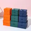 Cajas listas para usar con tapa abatible para joyería, cajas para guardar collares y anillos, cajas de regalo para pulseras y brazaletes, cajas de papel para pendientes y tachuelas, etc.