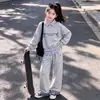 Elegante y Versátil Moda para Niñas Moderna Combinación Perfecta Rayas Patchwork Cuello Polo Falso Dos Piezas Sudadera Pantalones Anchos Casuales Conjunto