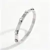 Pulseira de Aço Titânio para Mulheres, Luxo Leve e Sensação de Alta Qualidade, Venda Exclusiva Transfronteiriça, Cravejada com Diamantes, Não Desbota, Pulseira de Ouro 18K Atacado