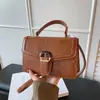 Bolsa Pequena de Mão de Luxo para Mulheres 2026 Nova Tendência Moda Versátil para o Dia a Dia Bolsa de Ombro Luxo Leve Elegante Bolsa Transversal