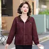 Ropa exterior de estilo nuevo para mamá 2026: un abrigo elegante y adelgazante para otoño/invierno para mujeres de mediana edad, con un diseño juvenil y casual, disponible en tallas grandes y fácil de combinar con varios atuendos