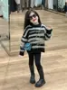 Ropa coreana nueva para niños otoño e invierno 2024 niñas estilo perezoso a rayas suéter de punto pantalones de yoga compuestos de terciopelo Ollie