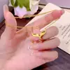 Colar com Pingente de Peixe Cauda Onda Brilhante Banhado a Ouro Vietnamita CNC, Joia de Corrente Clavicular Escama de Dragão Moderna e Versátil