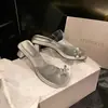 Sandalias Versátiles de Tacón Grueso Transparente Estilo Francés para Aumentar la Altura Chanclas Coreanas con Pedrería para Mujer Uso en Exteriores Nuevo Modelo Verano 2025