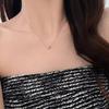 Collar pequeño de cadena de clavícula de acero de titanio con forma de amor para mujer, diseño de alta gama, estilo nicho, ligero, lujoso, cadena para el cuello, accesorios, cadena de hueso de serpiente, estilo de alta gama.