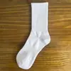 Meias Unissex para Todas as Estações Estilo Tiktok, Meias de Basquete Cano Médio e Cano Alto, Meias Esportivas Longas Outono e Inverno, Meias Sociais Brancas Puras