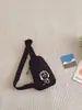 Bolsa de Peito Feminina Nova Moda Outono 2024 com Letras, Bolsa de Ombro Esportiva Casual Estampada para Menino, Bolsa Transversal