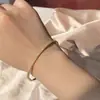 Pulseira de Diamante Meia-Lua para Mulheres, Fashion, Luxo Leve, Nicho, Requintada, Diamantes Quebrados, Fileiras de Zircônia de Diamantes, Gipsofila, Totalmente Diamantes, Pulseiras de Diamante Brilhantes