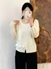 Cardigã de tricô macio com gola redonda para mulheres plus size, estilo outono 2026, solto e versátil, jaqueta que afina a silhueta para mulheres plus size