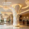 Colunas de arte de pétalas em camadas GRG para escritórios de vendas e lobbies de hotel, colunas decorativas de gesso GRG com formato personalizado