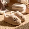 Nuevas pantuflas cálidas de interior con estampado de estrellas para otoño e invierno 2026 para parejas, engrosadas y antideslizantes, hechas de algodón de felpa teddy, al por mayor