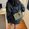 Bolso Pequeño Súper Popular para Mujer, Versátil Otoño e Invierno 2025 Nuevo Bolso de Hombro Cruzado Retro, Bolso de Mano Casual de Venta Caliente