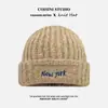 Gorro de Lana Tejido Azul con Patrón de Letras Sencillo Estilo Coreano para Mujer, Nuevo Modelo Invierno 2025, Gorro Cálido Protector de Orejas, Cubrecabezas para el Frío