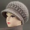 Chapéus de outono e inverno para mulheres de meia-idade e idosas, chapéus de tricô grossos e quentes de pelo de coelho com forro de veludo para senhoras idosas, avós, proteção contra o frio, proteção para as orelhas, chapéus de tricô