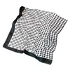 Nuevo Estilo Coreano Simple Cuadrado de Espiga Blanco y Negro Bufanda para Mujer Commuter de Trabajo Todas las Combinaciones Bufanda de Seda Camisa Traje Bufanda Decorativa