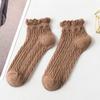 Calcetines nuevos de primavera y verano para mujer, calcetines de encaje Lolita, calcetines de tubo para dama, calcetines de barco de malla calada de flores oscuras al por mayor
