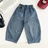 Vale do Vento 2026 Outono Novos Calças Jeans Patchwork Estilosas Versáteis para Crianças Tendência Cool Meninos Primavera Outono Calças Longas Retrô
