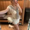Conjunto de Dos Piezas de Verano con Top de Punto Bordado Femenino de Manga Corta con Cuello en V y Hombros Rayados