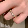 Anel Vintage Moissanite Escovado com Diamantes Inteiros para Mulheres 2025 Novo Popular Luxo Leve Zircônia Areia Dourada Amarela Anel para Dedo Indicador