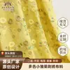 Nuevo tejido de gasa bordado, con un diseño de bordado plano y un delicado patrón floral, creando un estilo elegante y versátil adecuado tanto para ocasiones formales como casuales.