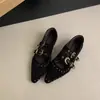 Zapatos Mary Jane Vintage para Mujer con Puntiagudos y Tachuelas, Otoño 2025, con Hebilla de Cinturón, Boca Baja, Estilo Elegante, Aumento de Altura Oculto, Planos de Correa Única