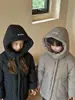 Chaqueta de plumón para niños, otoño e invierno de 2024, ligera, para niños y niñas, tallas pequeñas, medianas y grandes, cálida y gruesa, con capucha, estilo coreano.
