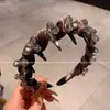 Diadema de Diseño de Nicho Accesible de Lujo Retro Nuevo Giro Moda High-End Antideslizante que Muestra la Cara Pequeño Elegante Tocado Accesorios para el Cabello para Mujeres