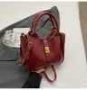 Bolso de Mano Rojo para Mujer 2025 Nuevo Popular Textura Retro Versátil Bolso de Hombro de Moda Bolso Cruzado Tipo Cubo