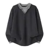 Artesano Aficionado Colección Otoño/Invierno 2026: Suéter de Punto Casual con Cuello en V, Diseño Color Block Simple y Versátil, Corte Holgado para Hombre