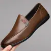 Sapatos Masculinos de Couro Macio para Negócios Sapatos Masculinos Casuais Respiráveis Slip-on Novos Solado Macio Mocassins Lazy para Dirigir