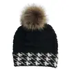 2018 AliExpress Europa y Estados Unidos nuevo gorro de lana Amazon explosiones color a cuadros combinación sin cc bola de pelo gorro de punto