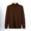 Suéter de punto de cuello alto holgado para hombre, versátil para otoño e invierno, engrosado en blanco, negro y gris claro