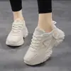 Tênis ultra-leve branco Pillow Crane para pais, popular modelo novo 2026, sapatos casuais, superfície de couro, à prova d'água, antiderrapante, tênis esportivos femininos com solas macias
