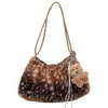 Invierno Nuevo Estampado de Leopardo Bolso Casual para Mujer Viaje al Trabajo 2026 Versátil Súper Popular Bolso Cruzado Bolso de Hombro de Felpa Moda