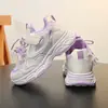 Sapatos femininos 2026 outono novo estilo velcro tênis casuais infantis tênis de princesa leves estilo pai modernos