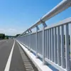 Barandales de protección contra colisiones de alta velocidad para carreteras y puentes, barandales protectores de panel vertical denso para puentes elevados, barandales para puentes de autopistas urbanas hechos a medida