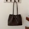 Bolsa de trama transfronteiriça 2026 de grande capacidade, uma bolsa tote feminina super popular que pode ser carregada sob o braço, versátil para o trabalho e uma bolsa de ombro moderna