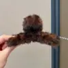 Pinzas para el pelo grandes de otoño e invierno para mujeres con cabello grueso, con un lujoso diseño de felpa, adecuadas para la parte trasera de la cabeza, accesorios para el cabello estilo pinza de tiburón
