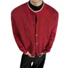 Suéter cárdigan retro de punto con bloques de color bordado y cuello redondo para otoño e invierno para hombres y parejas, tejido de punto texturizado trenzado, suéter casual y versátil