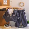 Conjunto Elegante de Primavera y Otoño para Niños 2026 Nueva Colección de Primavera Conjunto de Tres Piezas Deportivas para Bebé Ropa Moderna para Niños Pequeños Tendencia